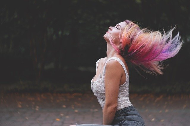 Accessori per capelli, le migliori soluzioni fai da te per capelli lisci