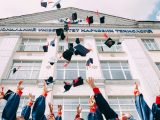 Regali di laurea non banali: ecco le migliori idee per stupire i neo-dottori