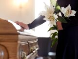 Organizzare un Funerale Laico: Un Atto di Commemorazione Significativo