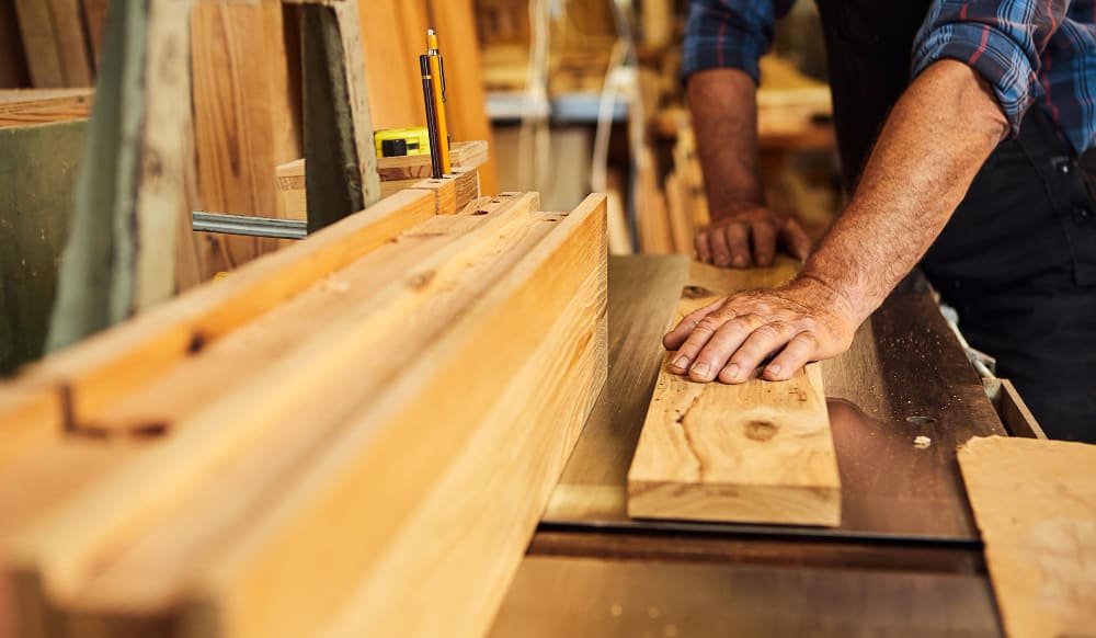 Guida alla costruzione di un banco da fresa per legno