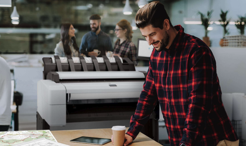Come scegliere il plotter HP giusto per uno studio tecnico: formati, velocità e budget