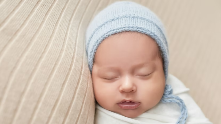 Prevenzione della testa piatta nel neonato: consigli pratici sin dai primi giorni